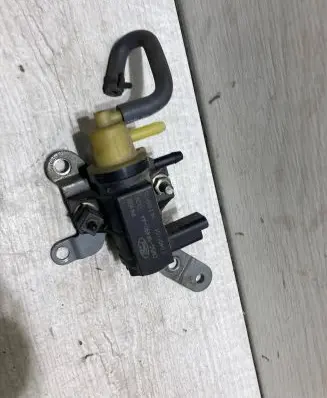Ford C-MAX II Turbo solenoid valve CM5G9F490AA