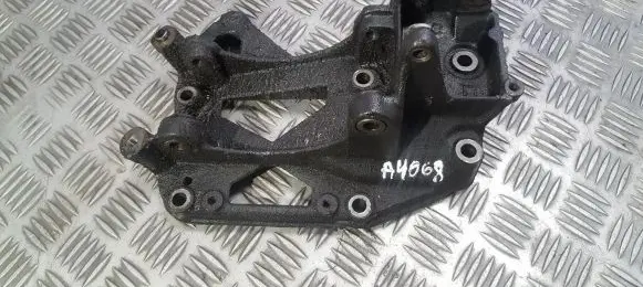 Citroen Xsara Picasso Engine mounting bracket