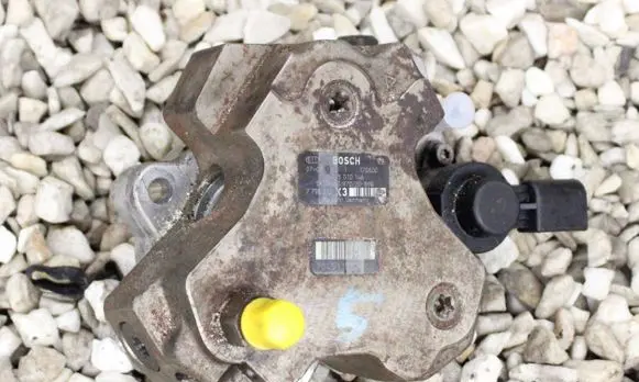 BMW X5 E70 Fuel injection high pressure pump 7798333 0445010146