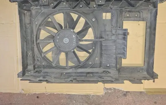 Electric radiator cooling fan