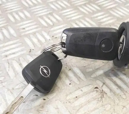 Opel Corsa D Ignition lock 55703083 1102273016