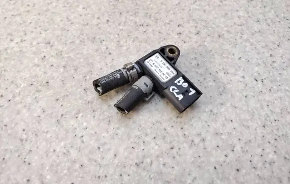 Mercedes-Benz CLA C117 X117 W117 Exhaust gas pressure sensor A0071536028