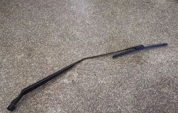 Buick Encore I Front wiper blade arm