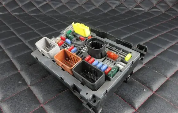 Fiat Scudo Fuse module 9664706080 10A109A0