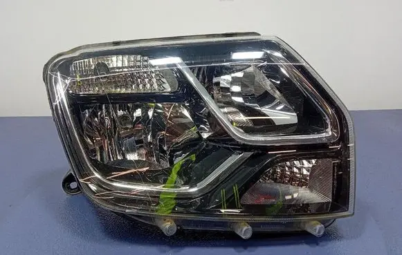 Dacia Duster Headlight/headlamp 260100156R