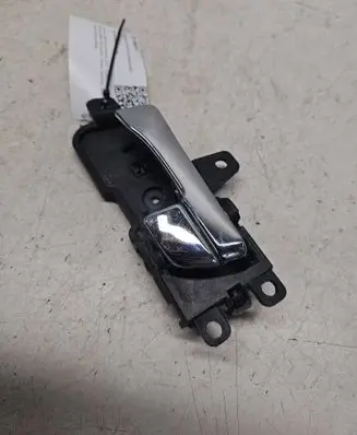 Hyundai Sonata Front door interior handle 826103S000