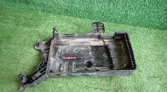 Volkswagen Touran III Battery box tray 