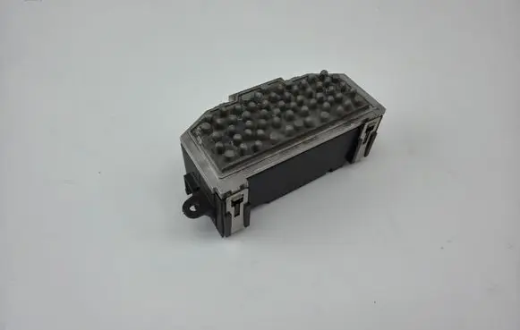 Volkswagen PASSAT B7 Heater blower motor/fan resistor 3C0907521F
