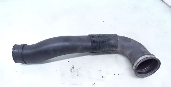 Opel Zafira B Air intake duct part 55559548 55T020308
