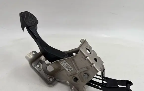 Volkswagen PASSAT B6 Brake pedal 1K1721057AD