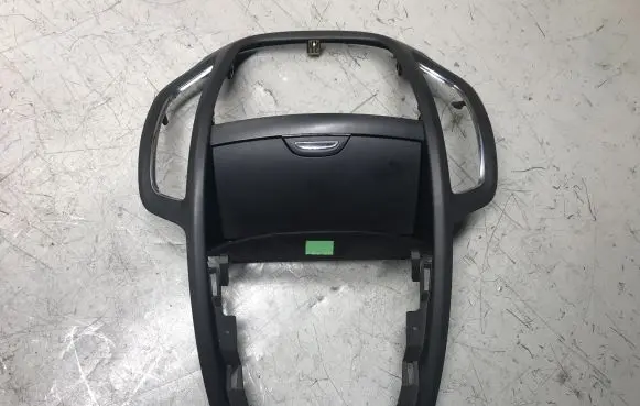 Radio/GPS head unit trim