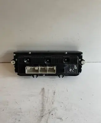 Volkswagen PASSAT B6 Climate control unit 74677512