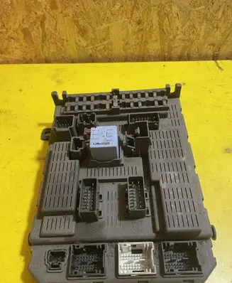 Peugeot 307 Fuse module 9646226880