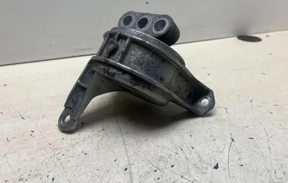 Opel Zafira A Engine mount bracket 24427298