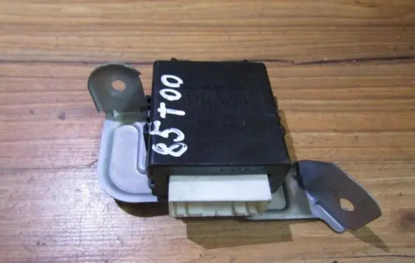 Toyota Avensis T220 Door control unit/module 8597020010 051500-3601