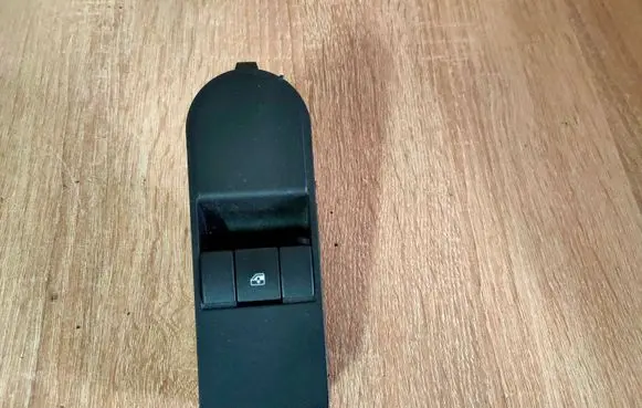 Opel Zafira B Electric window control switch 13228709
