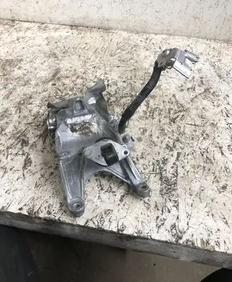 Audi A4 S4 B9 Engine mounting bracket 4M0199308AD