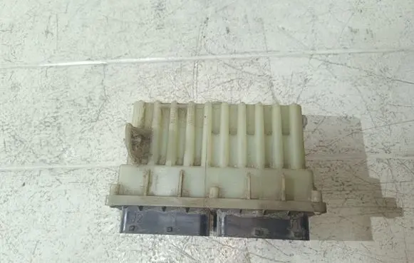 Opel Zafira A Coolant fan relay 24410130