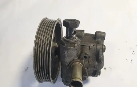 Audi A4 S4 B7 8E 8H Power steering pump 8E0145153D
