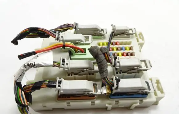 Ford C-MAX II Fuse module BV6N14A073FP 51945155L 00025720