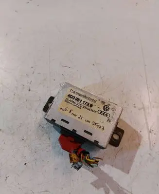 Audi A8 S8 D2 4D Other control units/modules 4D0951173B