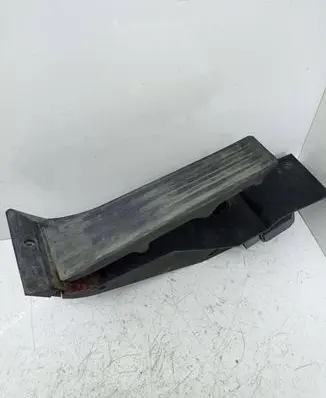 Accelerator throttle pedal