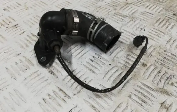 Mercedes-Benz B W246 W242 Air intake hose/pipe 147138491R