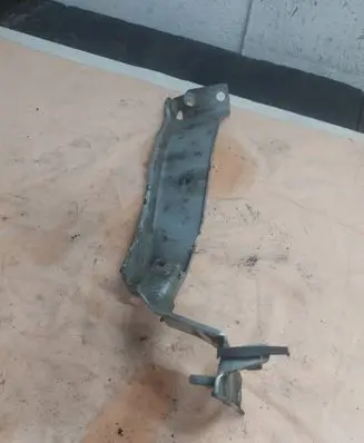 Audi A4 S4 B8 8K Fender mounting bracket 8K0821136A