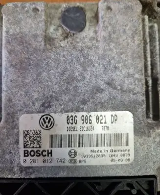 Volkswagen PASSAT B6 Engine control unit/module 03G906021DP 0281012742