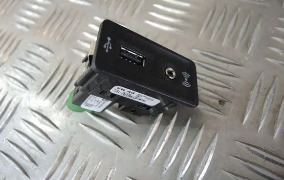 Volkswagen Crafter USB socket connector 5G0035222E