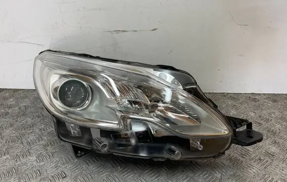Peugeot 2008 I Headlight/headlamp 9677810280