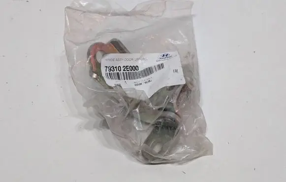 Hyundai i40 Rear door lower hinge 793102E000