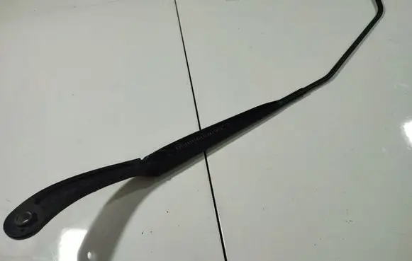 Front wiper blade arm