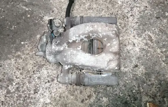 Fiat 500L Rear brake caliper