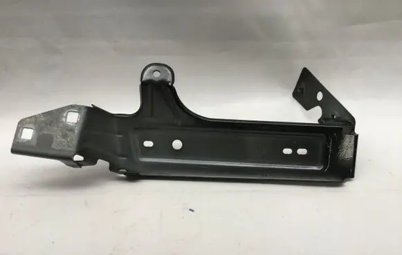 Alfa Romeo Stelvio Fender mounting bracket 50535662