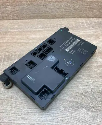 Mercedes-Benz E W211 Door control unit/module 2118208285 00401304