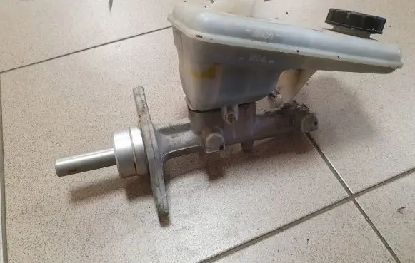 Opel Vivaro Master brake cylinder 32067008C