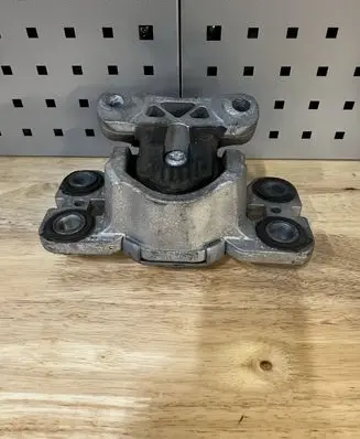 Land Rover Evoque I Engine mount bracket EJ326M121AC P4FPAA240913 63035191