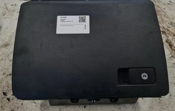 Volkswagen PASSAT B6 Glove box 3C1857101