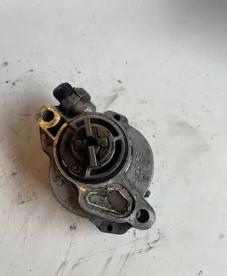 Mazda 3 II Vacuum pump D1562B