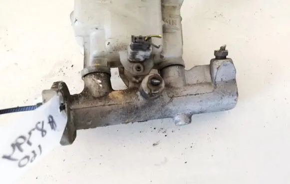 Master brake cylinder
