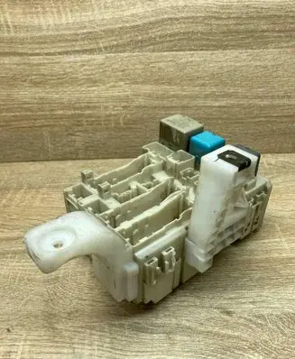 Chevrolet Spark Fuse module 308210147 4A200395