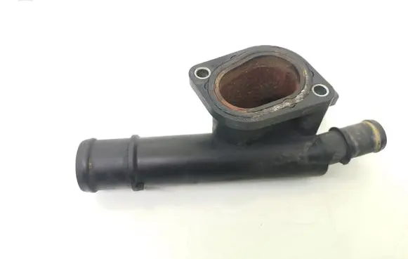 Volkswagen PASSAT B6 Engine coolant pipe/hose 038121132G 06A919501A