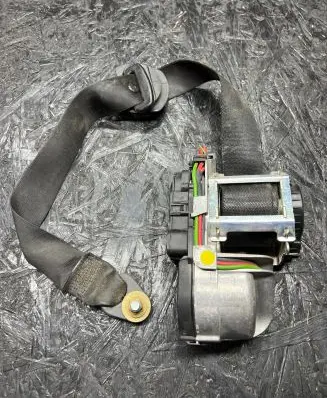 Mercedes-Benz ML W164 Front seatbelt 33033474