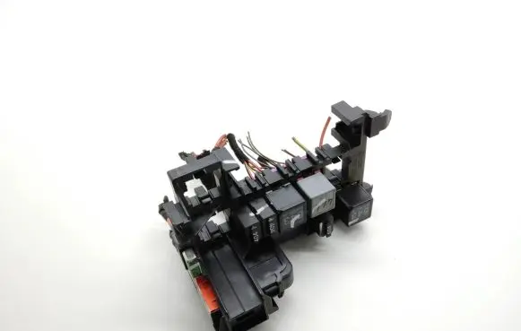 Audi Q7 4L Relay mounting block 4L1937503