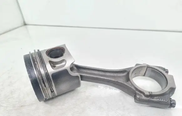 Volkswagen PASSAT B6 Piston with connecting rod 038G