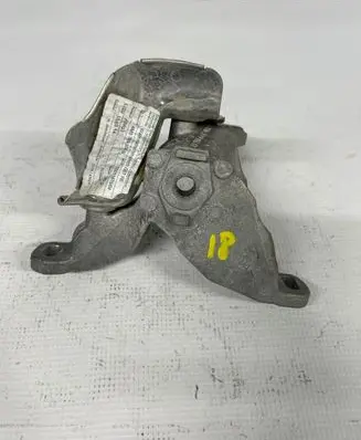 Audi Q7 4L A/C compressor mount bracket 4M0399308B