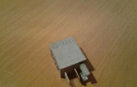 Volkswagen PASSAT B6 Other relay 1K0951253