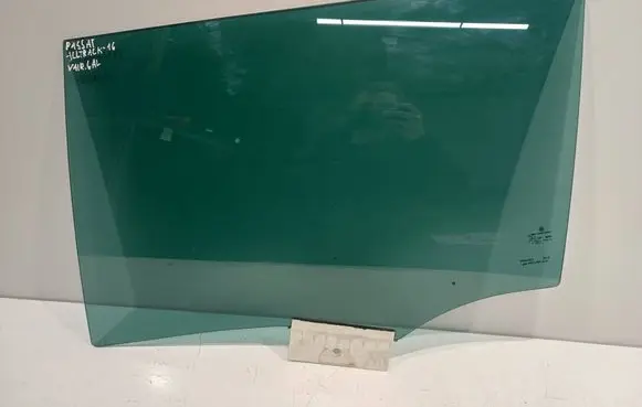Rear door window glass