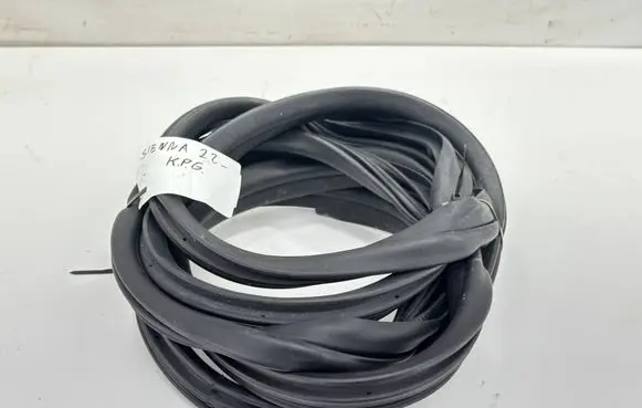 Toyota Sienna XL40 IV Rubber seal rear door